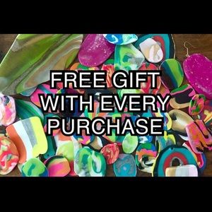 FREE GIFT WITH EVERY PURCHASE!